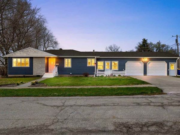 230 W Chestnut St, North Liberty, IA 52317