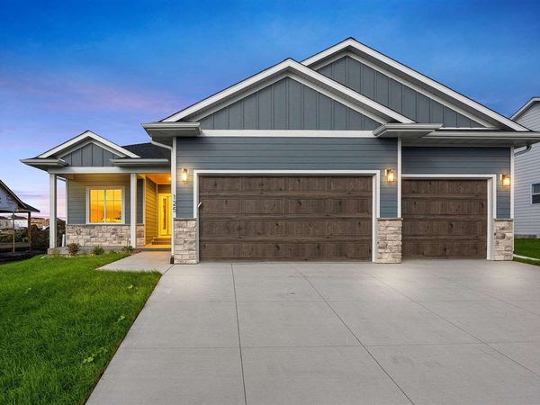 125 S Seven Oaks Rd, North Liberty, IA 52317