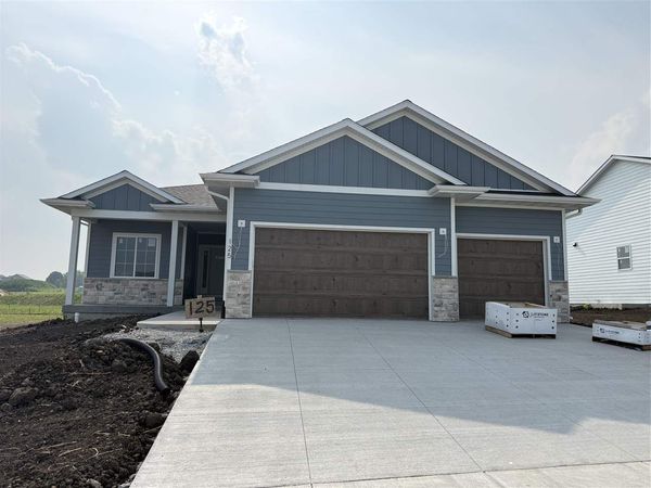 125 S Seven Oaks Rd, North Liberty, IA 52317
