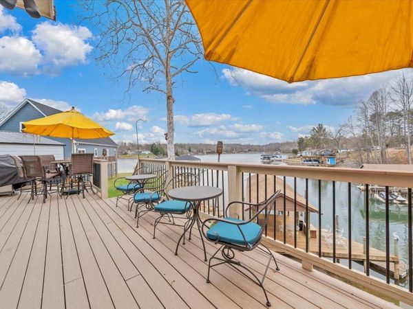 56 Brookside LN , Moneta, VA 24121