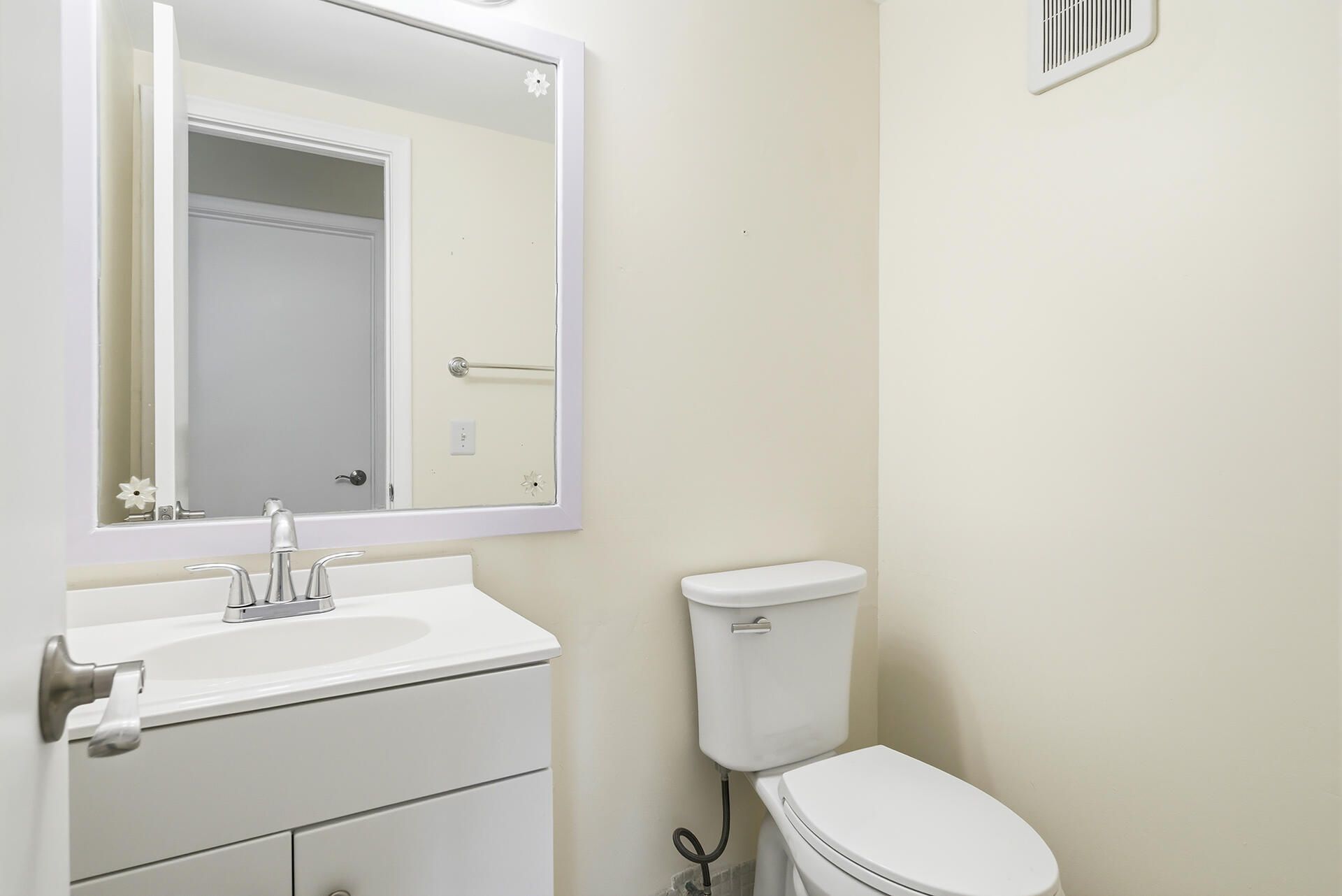 142 Norwich F, West Palm Beach, FL 33417 Photo