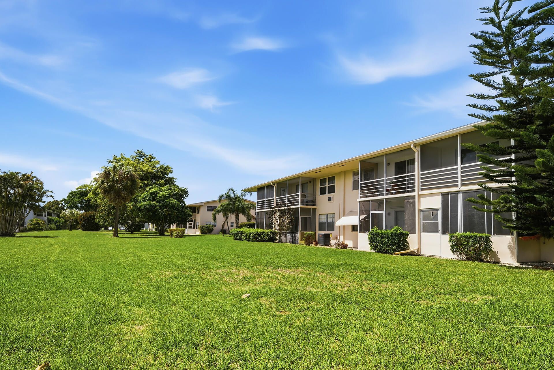 142 Norwich F, West Palm Beach, FL 33417 Photo