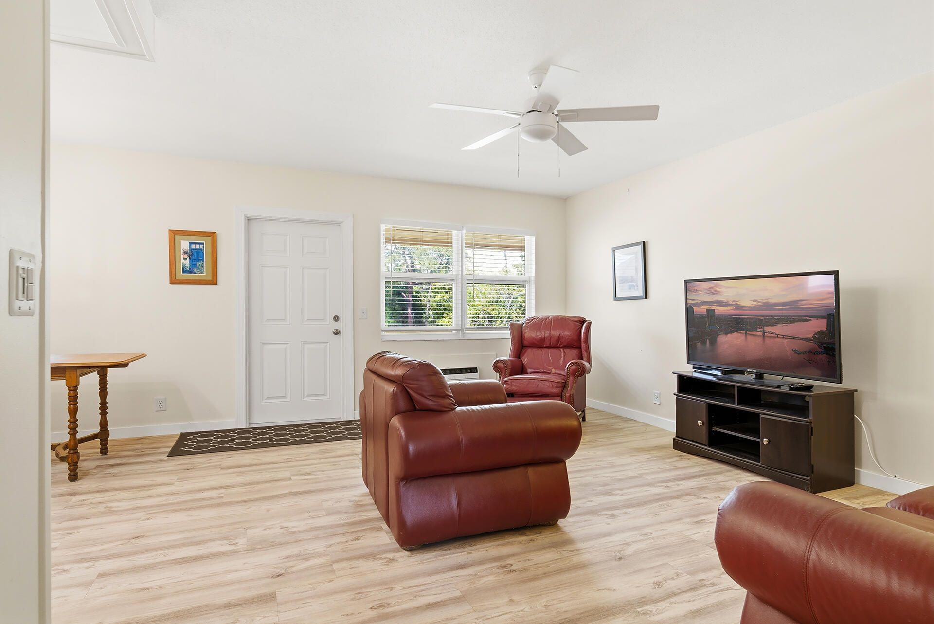 142 Norwich F, West Palm Beach, FL 33417 Photo