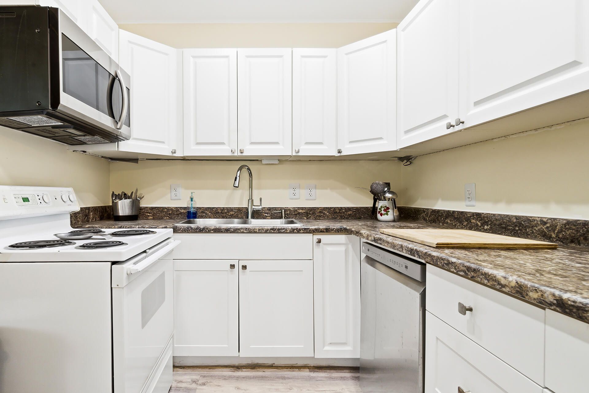 142 Norwich F, West Palm Beach, FL 33417 Photo