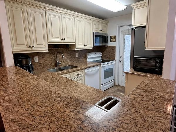 400 SE 10th Street, Unit 202, Deerfield Beach, FL 33441