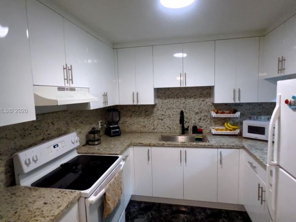 1900 W 68th St , Unit D207, Hialeah, FL 33014