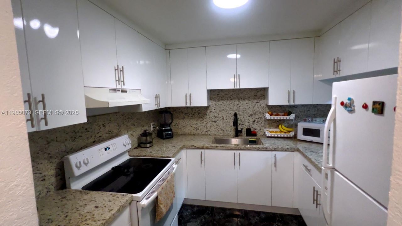1900 W 68th St, Unit D207, Hialeah, FL 33014 Photo
