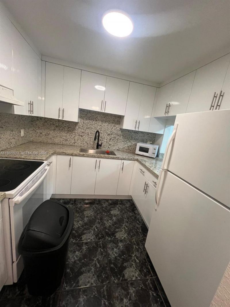 1900 W 68th St, Unit D207, Hialeah, FL 33014 Photo