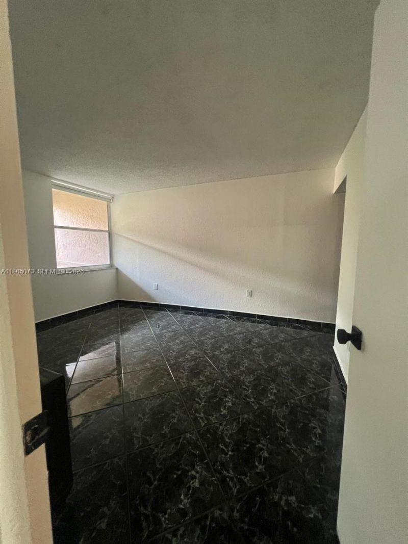 1900 W 68th St, Unit D207, Hialeah, FL 33014 Photo