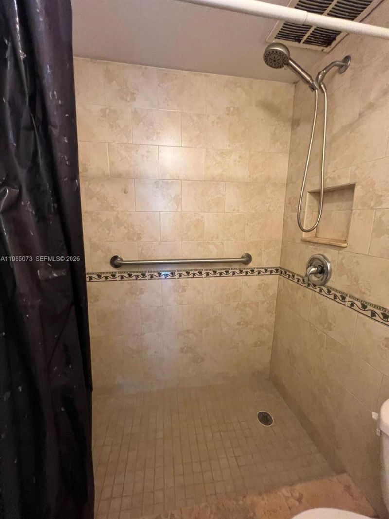 1900 W 68th St, Unit D207, Hialeah, FL 33014 Photo