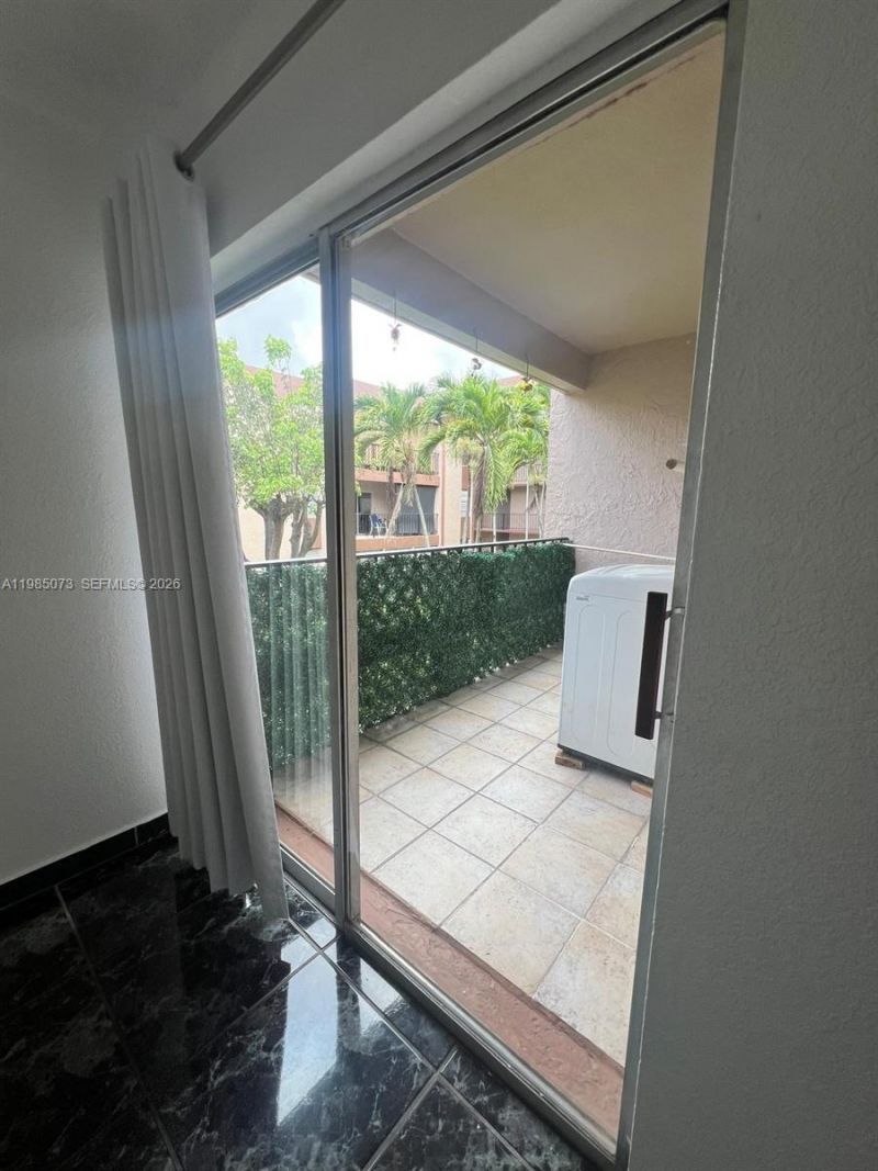 1900 W 68th St, Unit D207, Hialeah, FL 33014 Photo