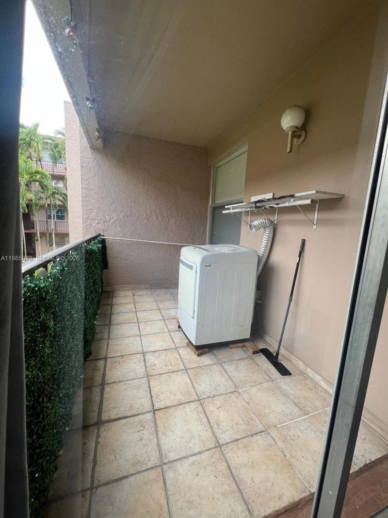 1900 W 68th St, Unit D207, Hialeah, FL 33014 Photo