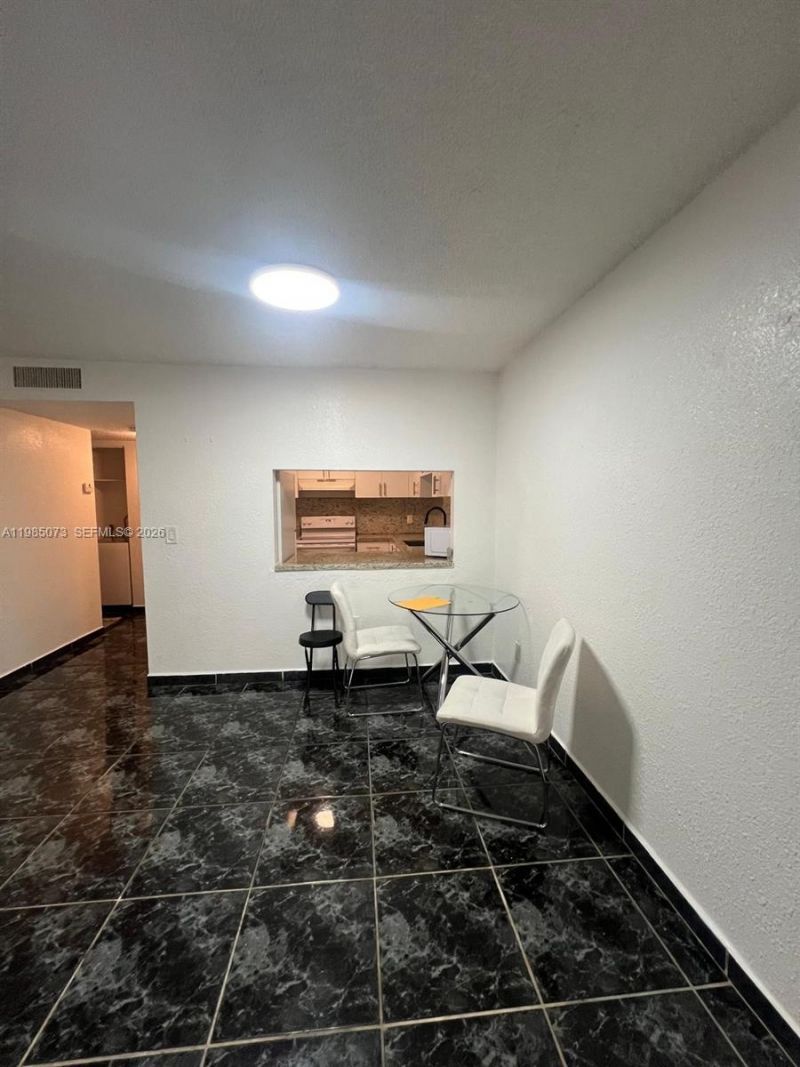 1900 W 68th St, Unit D207, Hialeah, FL 33014 Photo