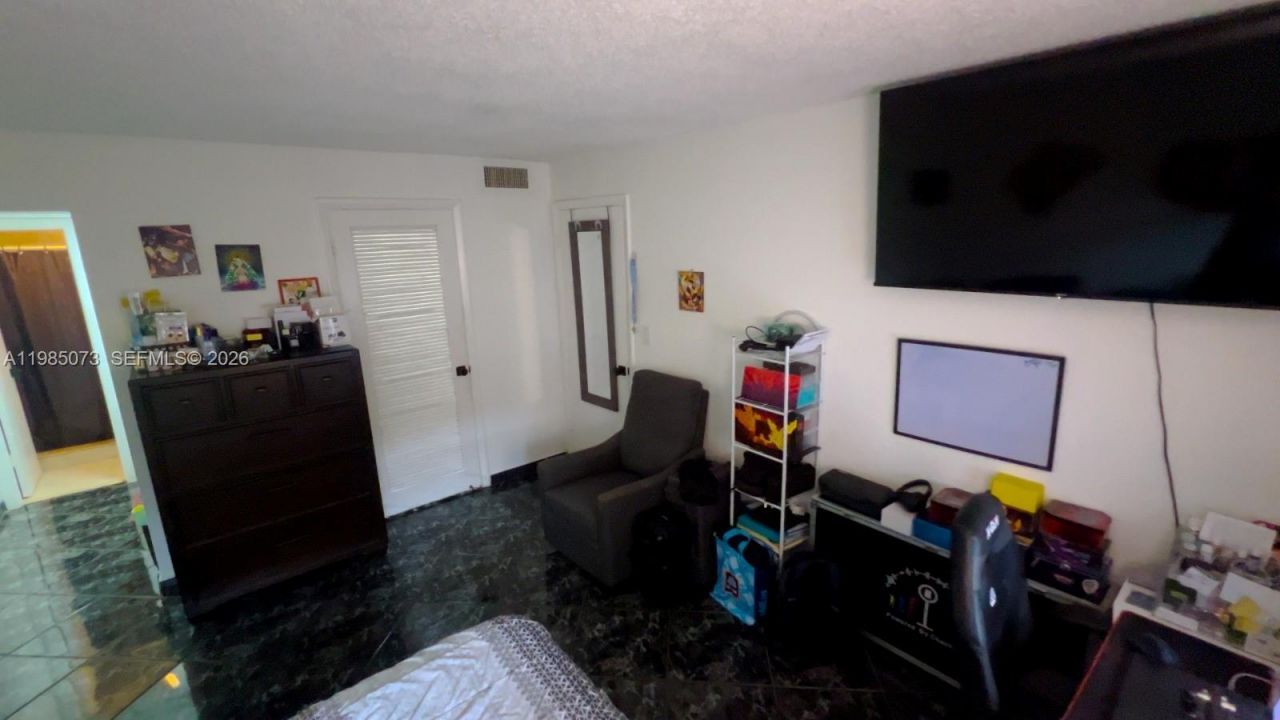 1900 W 68th St, Unit D207, Hialeah, FL 33014 Photo