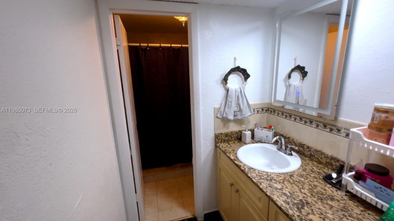 1900 W 68th St, Unit D207, Hialeah, FL 33014 Photo