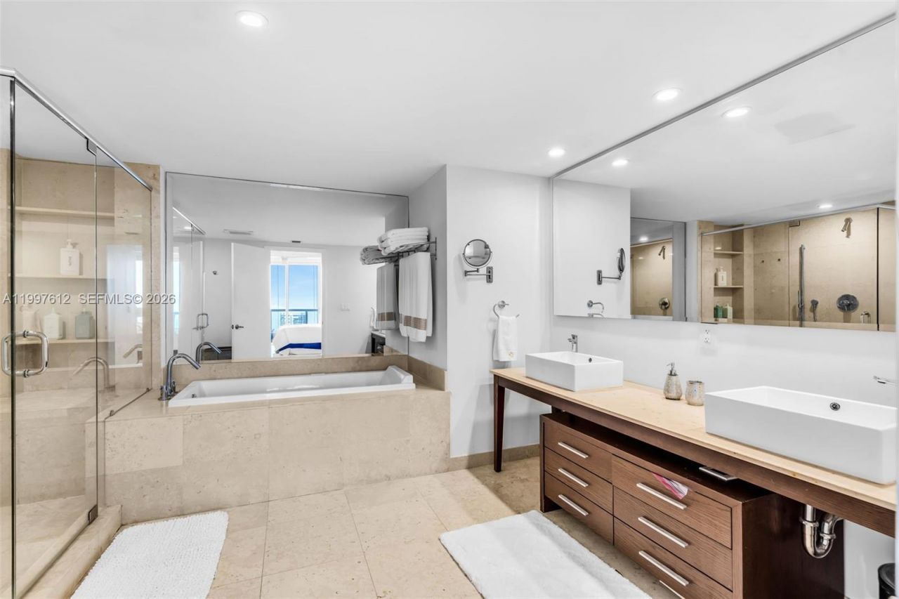 495 Brickell Ave, Unit 5301, Miami, FL 33131 Photo