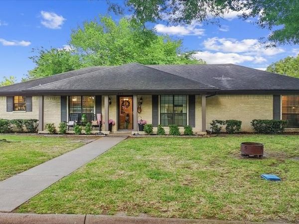 805 Imperial Lane, Corsicana, TX 75110
