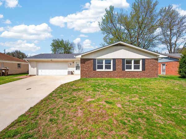 5230 Yellowwood Drive, Columbus, IN 47203
