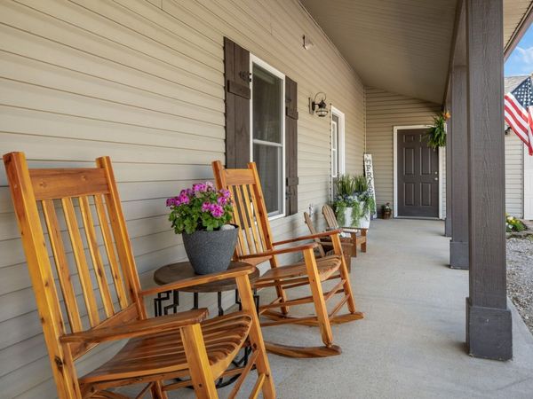 1235 Hartsfield Dr, Columbia, TN 38401