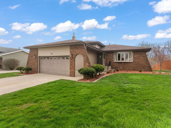 847 Appletree Drive, Schererville, IN 46375
