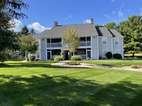 732 W Barrington Circle, Jackson, MI 49203