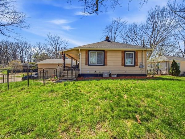 674 Portage Lakes Drive , Akron, OH 44319