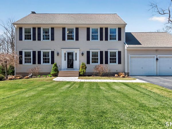 389 Huckleberry Hill , Avon, CT 06001