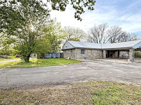 17371 N Bryant Road, Tahlequah, OK 74464