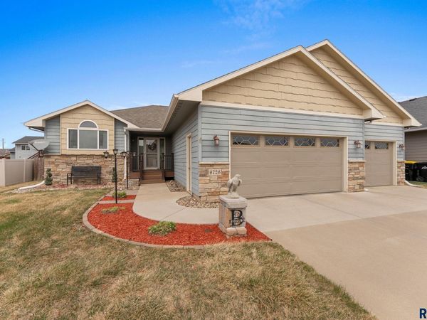 6726 E 43rd St, Sioux Falls, SD 57110