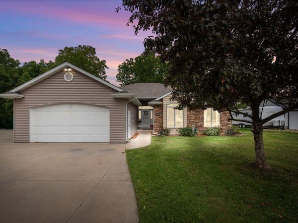 336 Kettle Moraine DRIVE N, Slinger, WI 53086