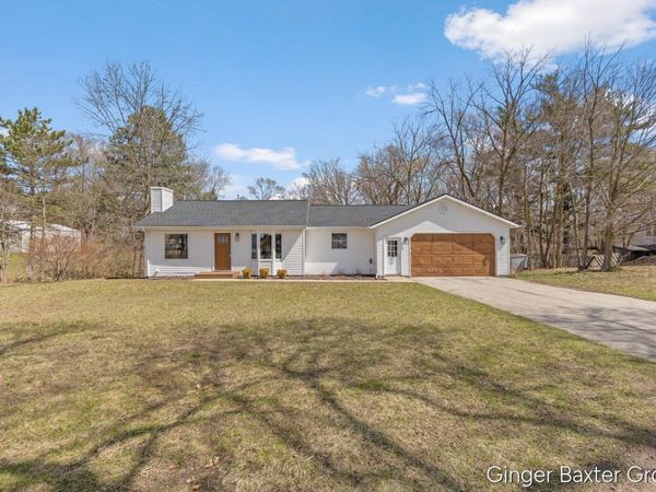 4372 Hunsberger Avenue NE, Grand Rapids, MI 49525
