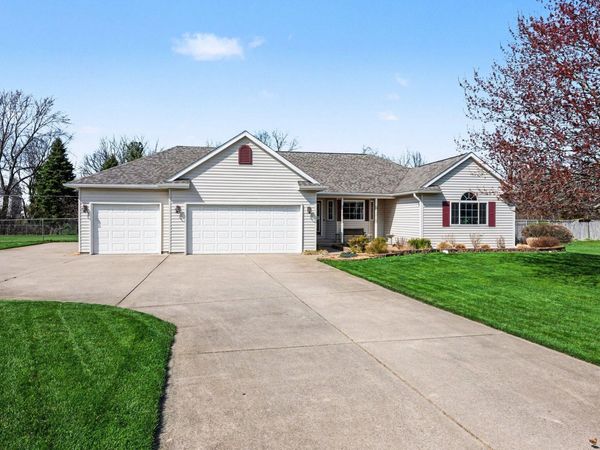 53126 Ridgeview Circle, Paw Paw, MI 49079