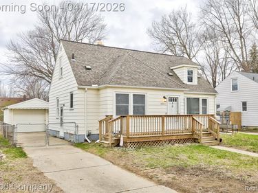 23211 Rensselaer Street, Oak Park, MI 48237