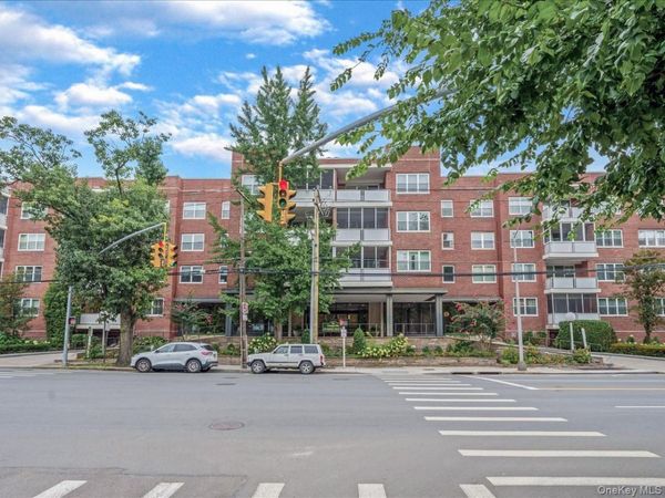 1 Kensington Gate , Unit PH 14, Great Neck, NY 11021