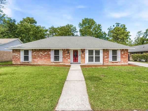 946 Shadybrook Dr, Baton Rouge, LA 70816