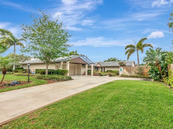 8233 FOREST CIRCLE, SEMINOLE, FL 33776