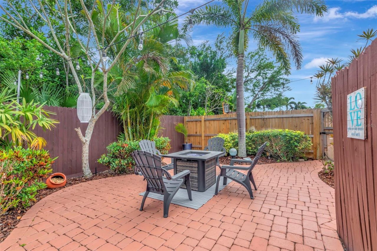 8233 Forest Circle, Seminole, FL 33776 Photo