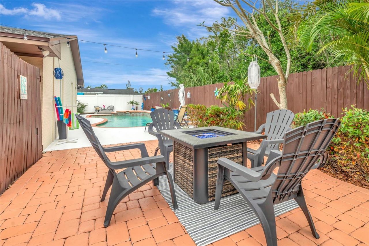 8233 Forest Circle, Seminole, FL 33776 Photo