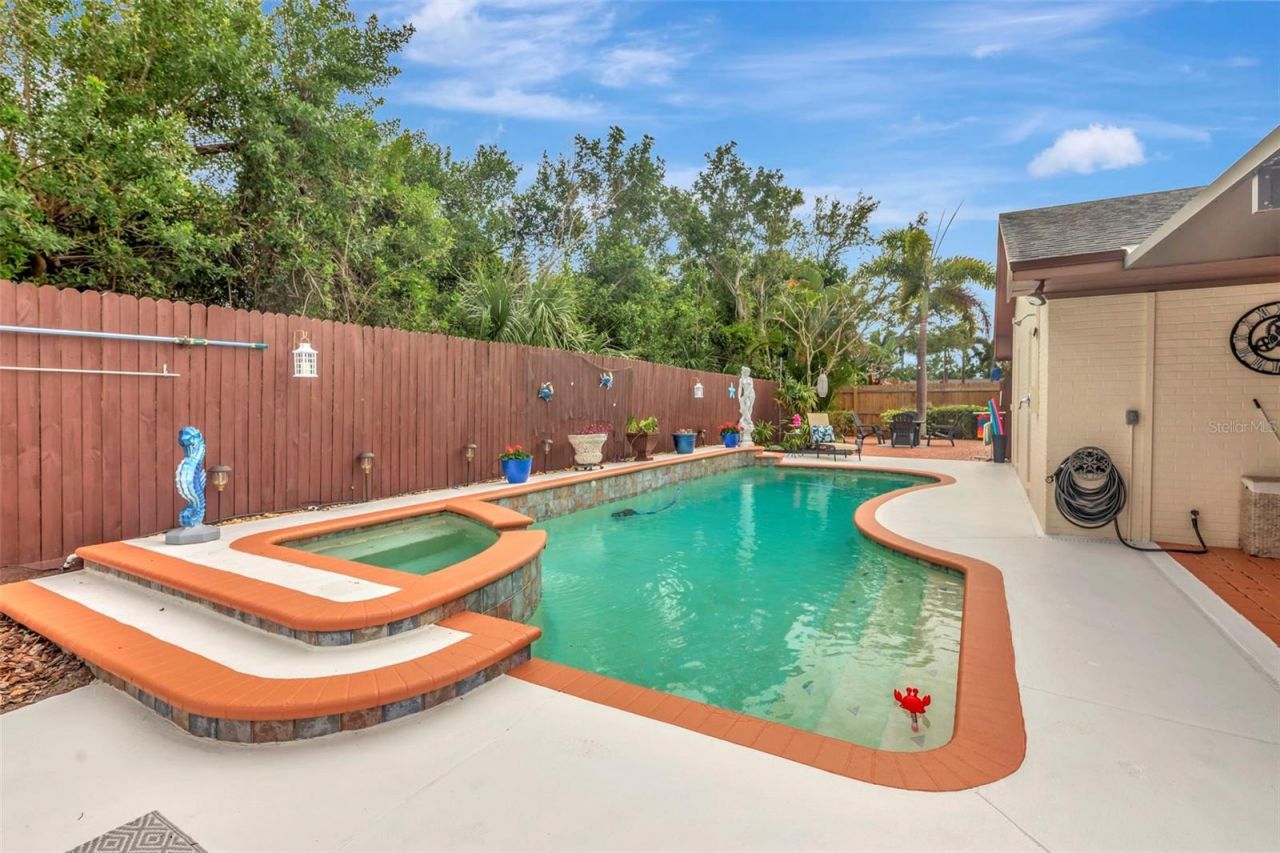 8233 Forest Circle, Seminole, FL 33776 Photo