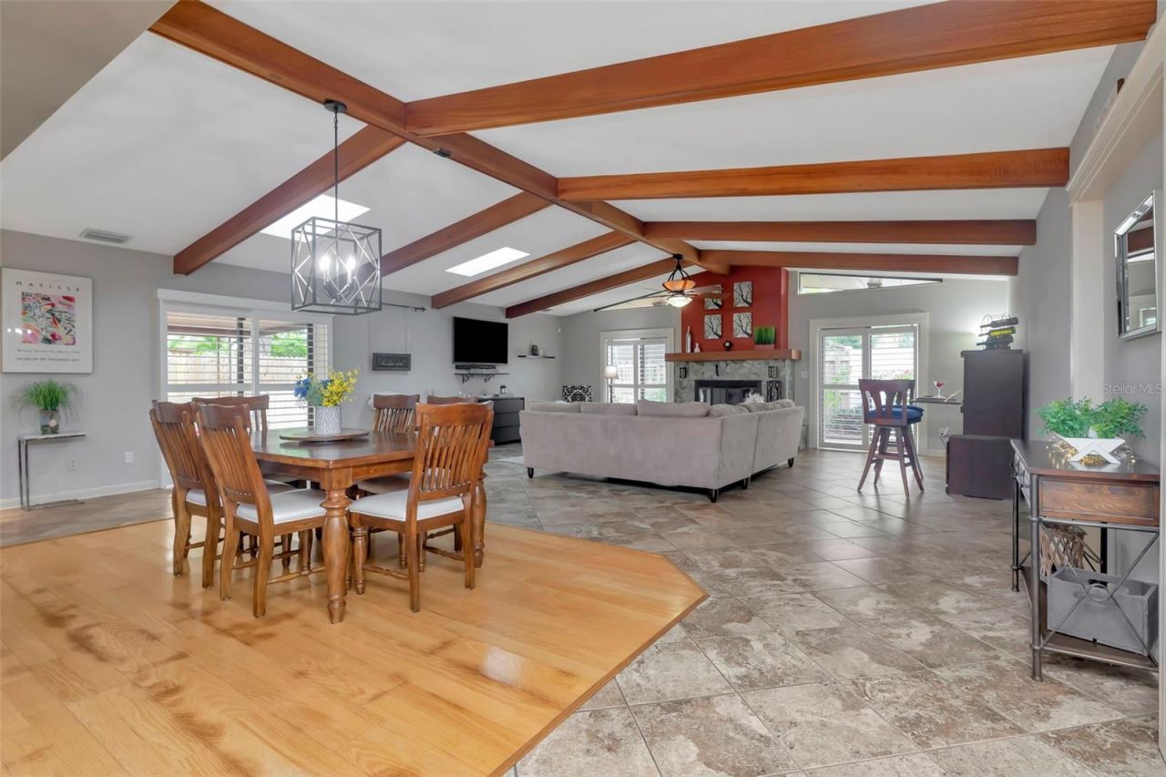 8233 Forest Circle, Seminole, FL 33776 Photo