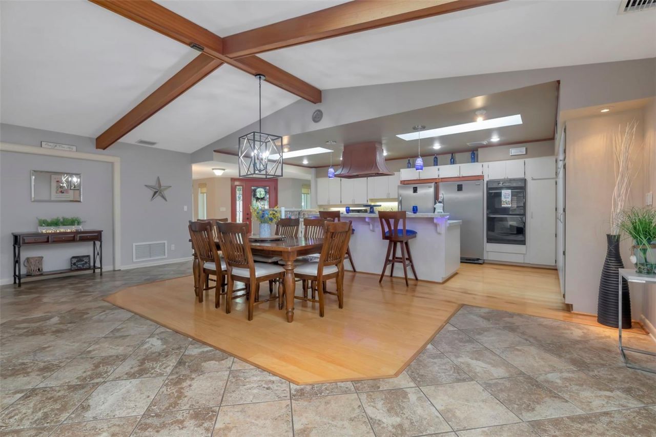 8233 Forest Circle, Seminole, FL 33776 Photo