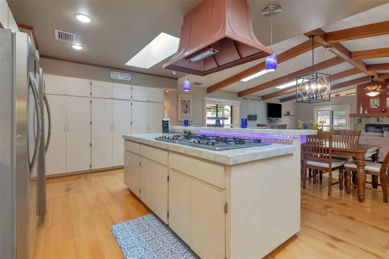 8233 Forest Circle, Seminole, FL 33776 Photo