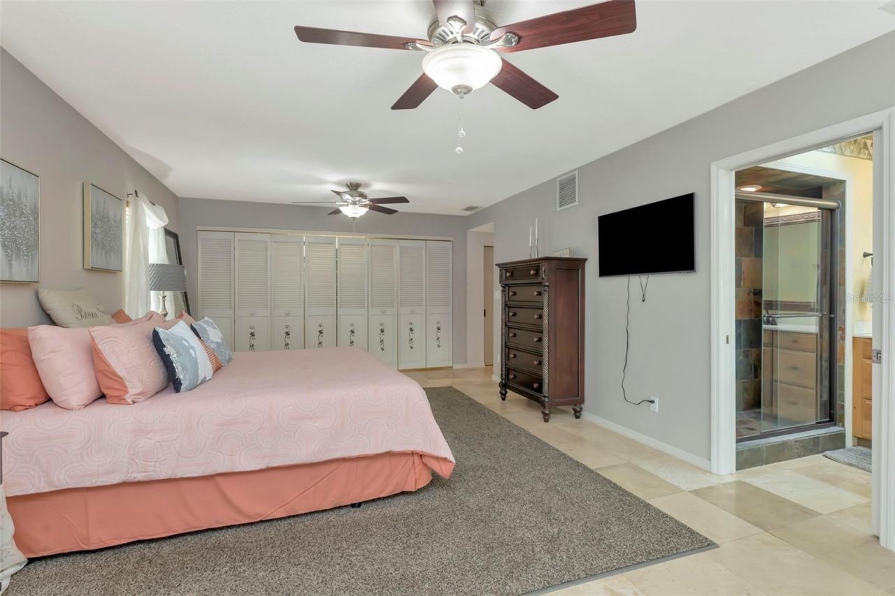 8233 Forest Circle, Seminole, FL 33776 Photo