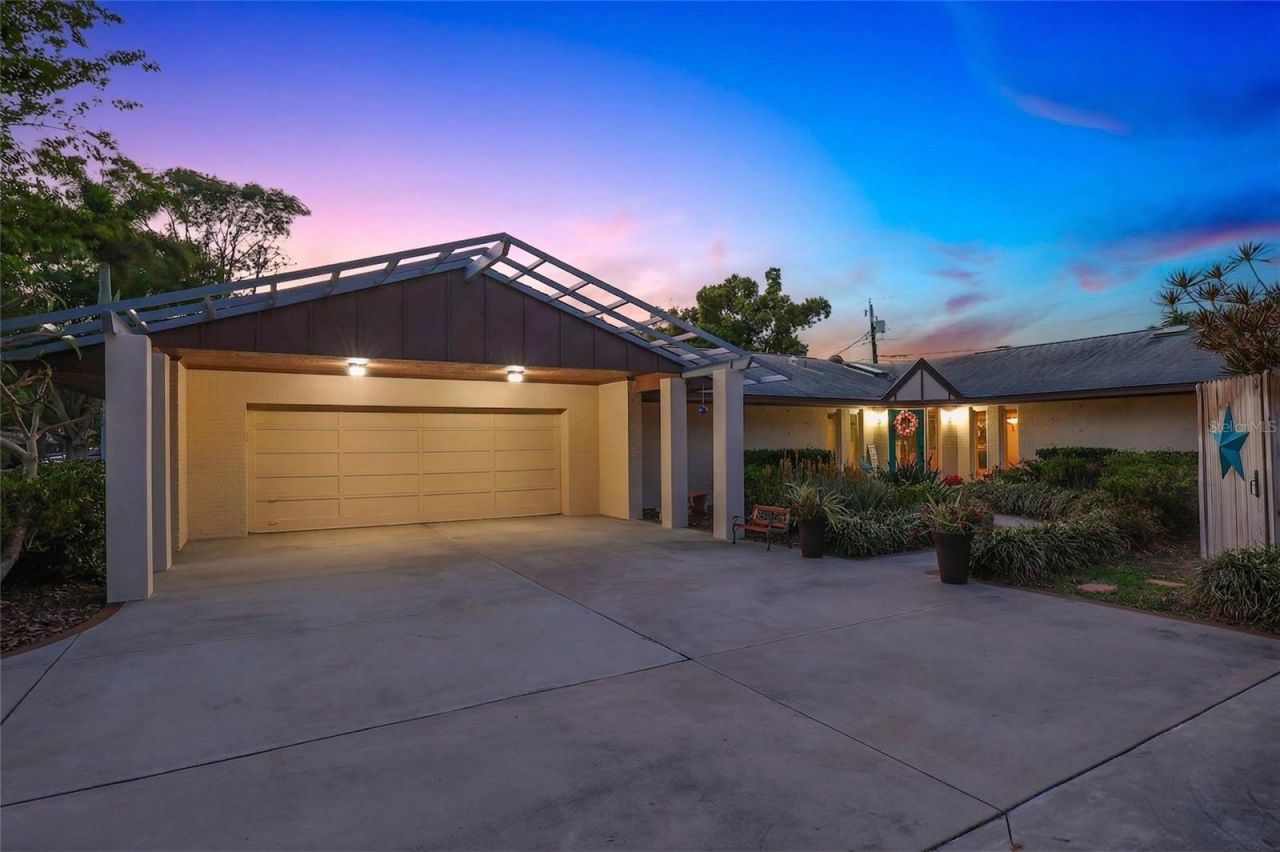 8233 Forest Circle, Seminole, FL 33776 Photo