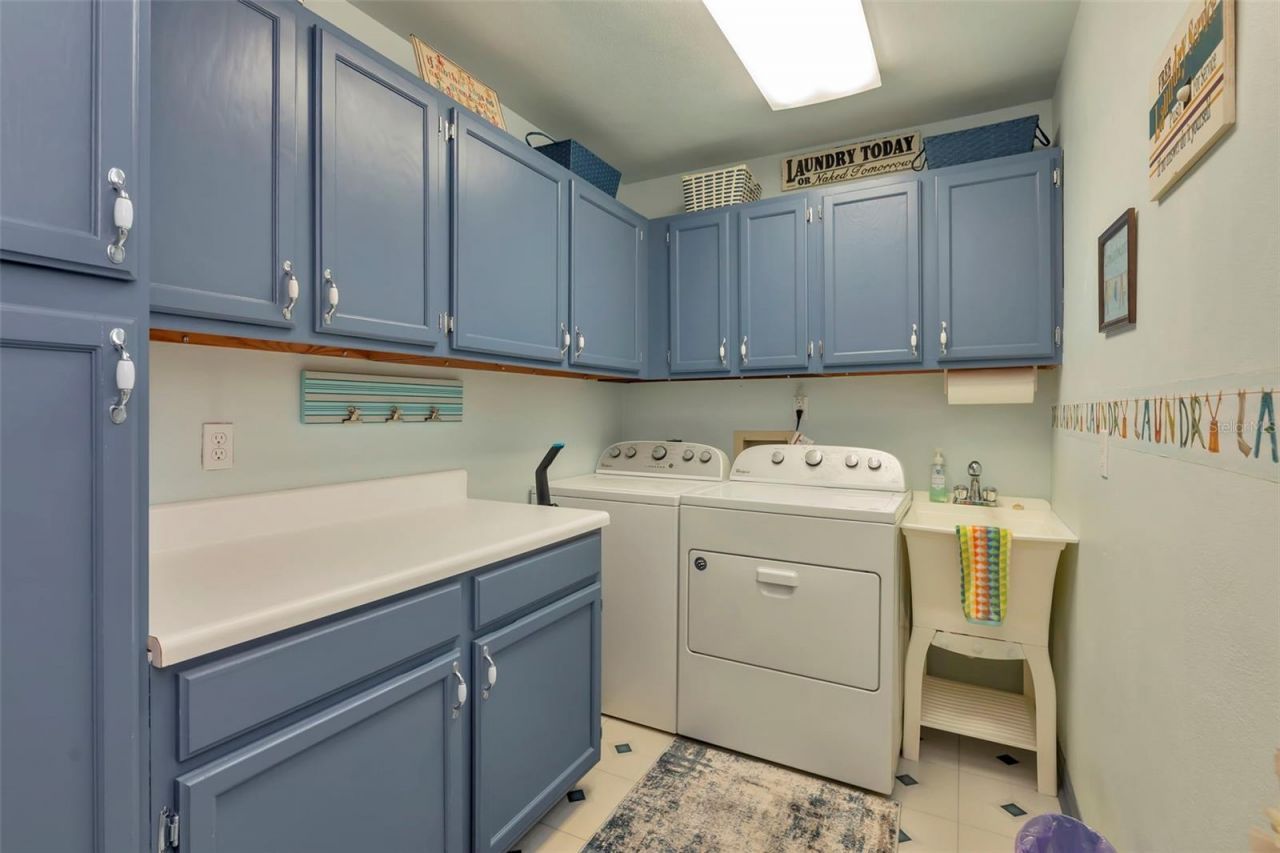 8233 Forest Circle, Seminole, FL 33776 Photo