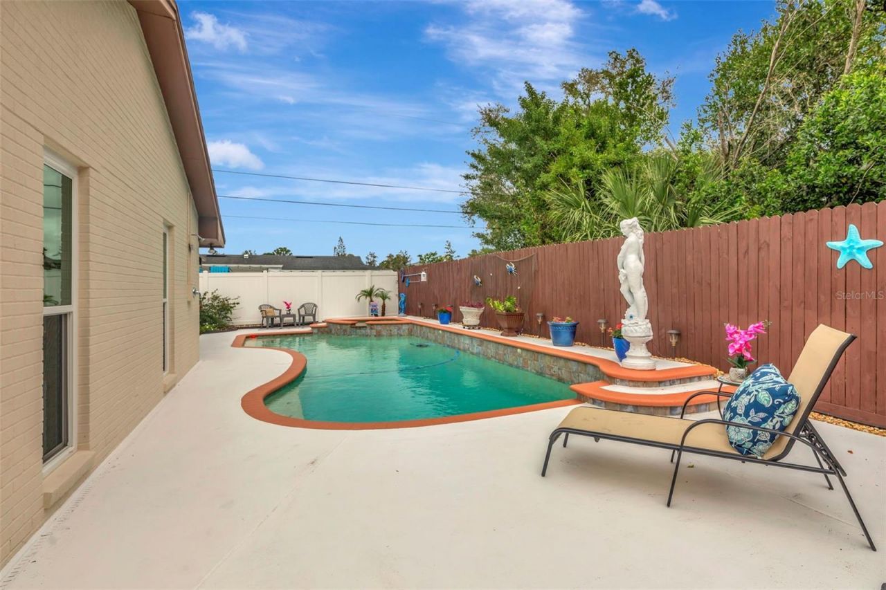 8233 Forest Circle, Seminole, FL 33776 Photo