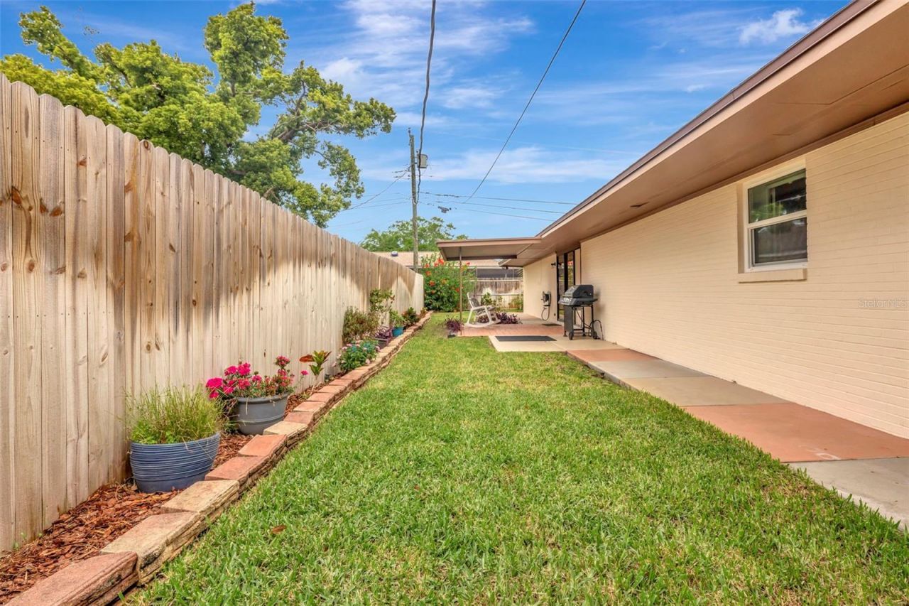 8233 Forest Circle, Seminole, FL 33776 Photo