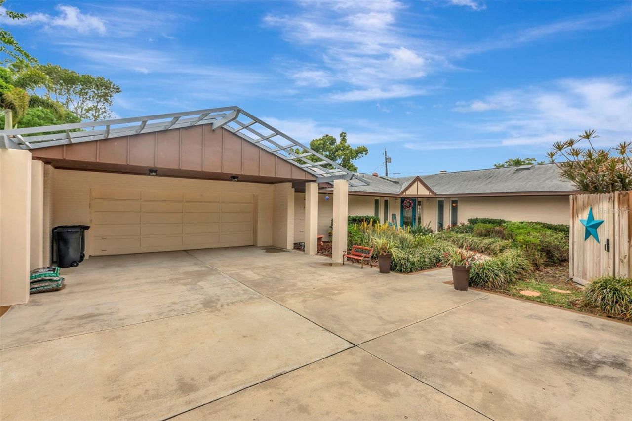 8233 Forest Circle, Seminole, FL 33776 Photo