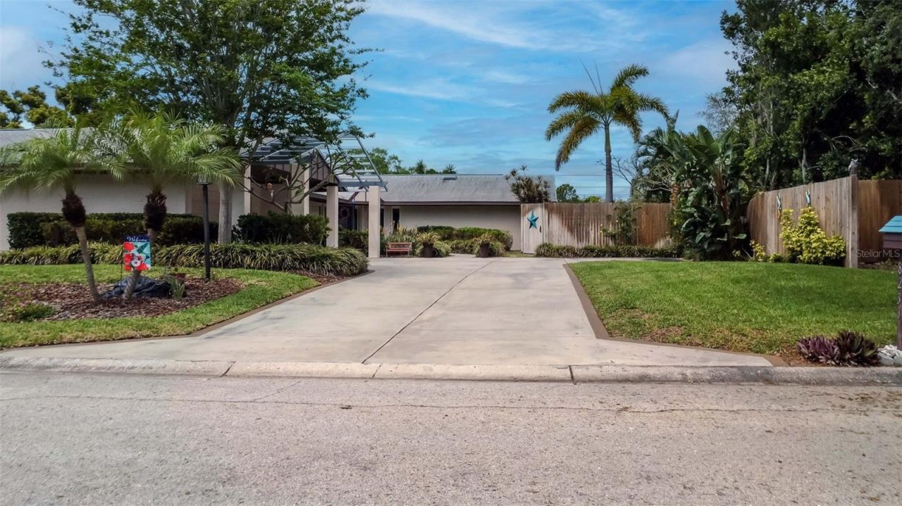 8233 Forest Circle, Seminole, FL 33776 Photo