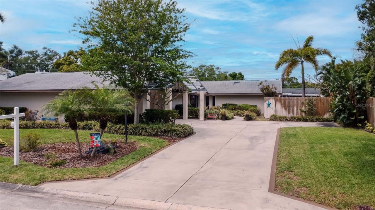 8233 Forest Circle, Seminole, FL 33776 Photo